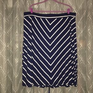 💜3 FOR $30-Navy chevron skirt